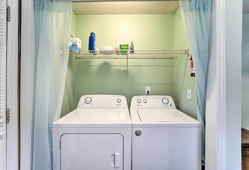 Charming Wilmington Home W/ Screened In Porch