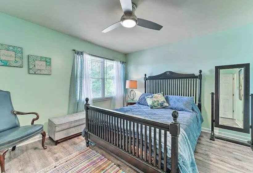 Charming Wilmington Home W/ Screened In Porch