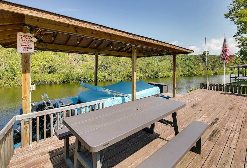 Lakefront Haven Near Oaklawn & Casino Resort!