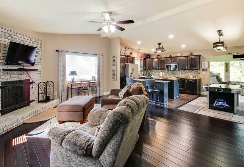 Lakefront Haven Near Oaklawn & Casino Resort!