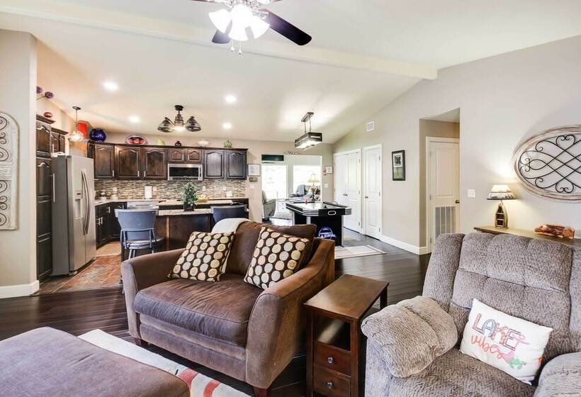 Lakefront Haven Near Oaklawn & Casino Resort!