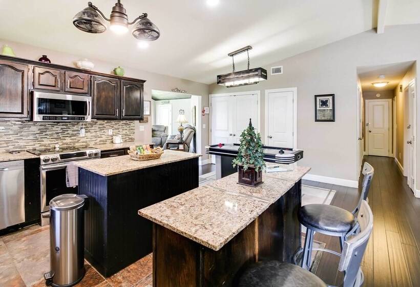 Lakefront Haven Near Oaklawn & Casino Resort!