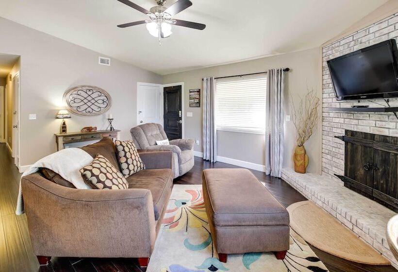 Lakefront Haven Near Oaklawn & Casino Resort!