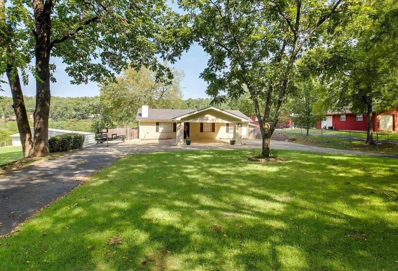 Lakefront Haven Near Oaklawn & Casino Resort!