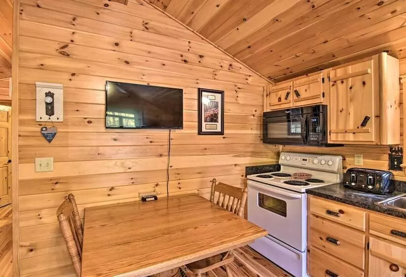 Cozy Anchors Away Cabin Hideaway W/ Fire Pit!