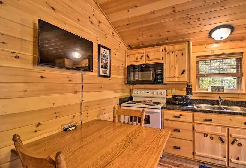 Cozy Anchors Away Cabin Hideaway W/ Fire Pit!