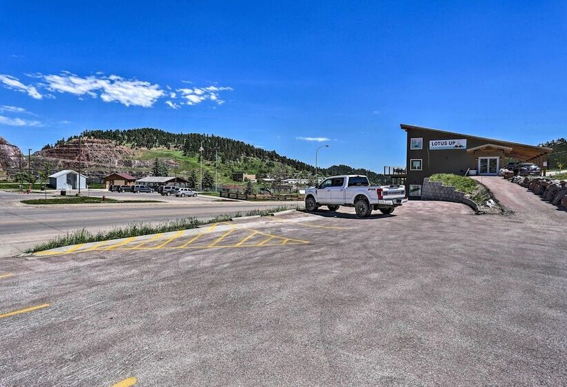 Cozy Black Hills Cabin W/ Deck ~ 3 Mi To Deadwood!