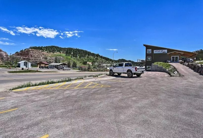 Cozy Black Hills Cabin W/ Deck ~ 3 Mi To Deadwood!