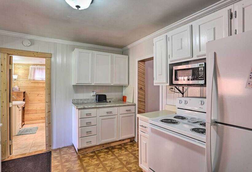 Cozy Black Hills Cabin W/ Deck ~ 3 Mi To Deadwood!