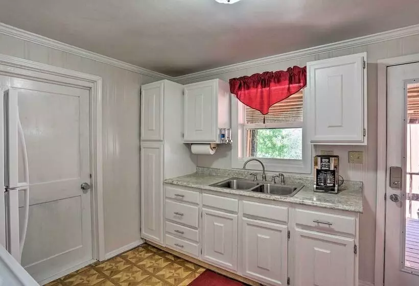 Cozy Black Hills Cabin W/ Deck ~ 3 Mi To Deadwood!