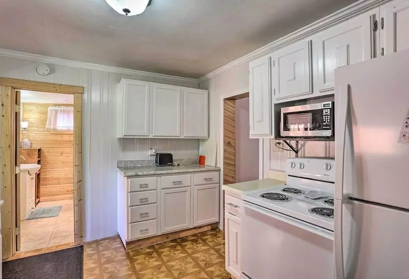 Cozy Black Hills Cabin W/ Deck ~ 3 Mi To Deadwood!