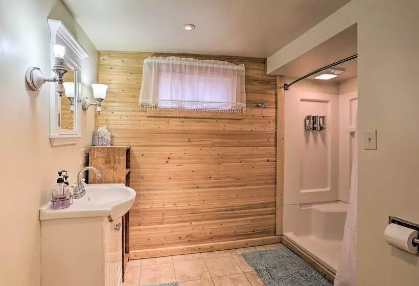 Cozy Black Hills Cabin W/ Deck ~ 3 Mi To Deadwood!