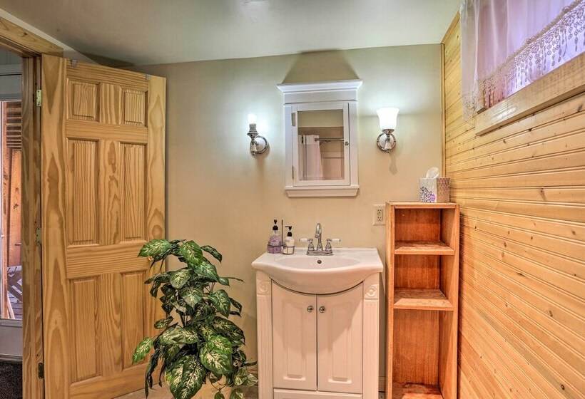 Cozy Black Hills Cabin W/ Deck ~ 3 Mi To Deadwood!