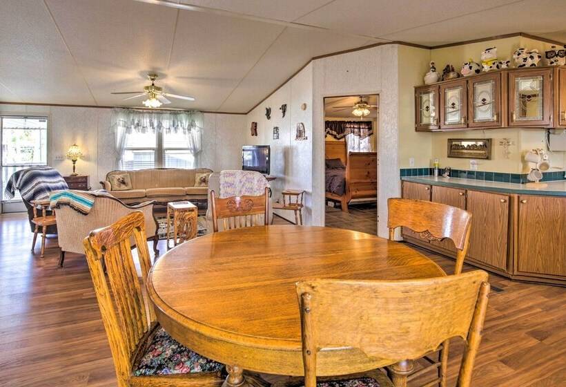 Cozy Yuma Retreat W/ Furnished Patio & Grill!