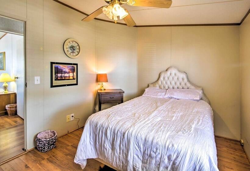 Cozy Yuma Retreat W/ Furnished Patio & Grill!
