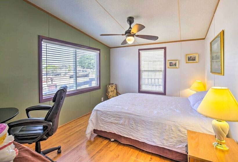 Cozy Yuma Retreat W/ Furnished Patio & Grill!