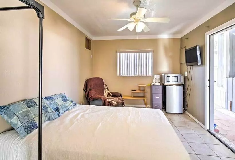 Cozy Yuma Retreat W/ Furnished Patio & Grill!