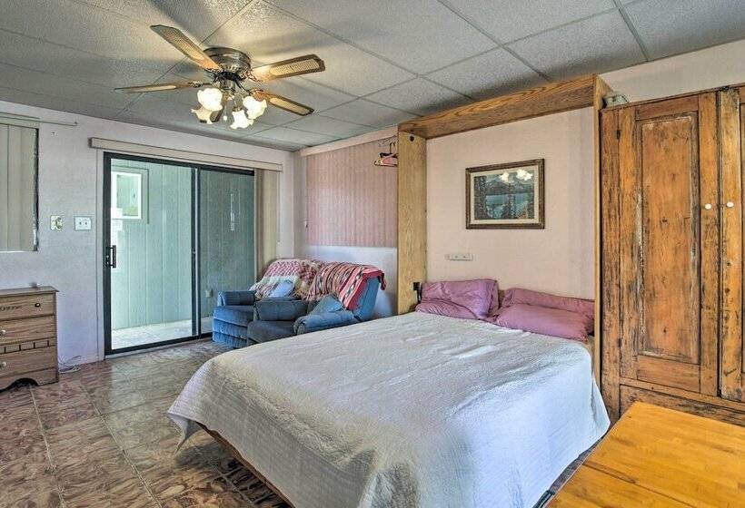 Cozy Yuma Retreat W/ Furnished Patio & Grill!