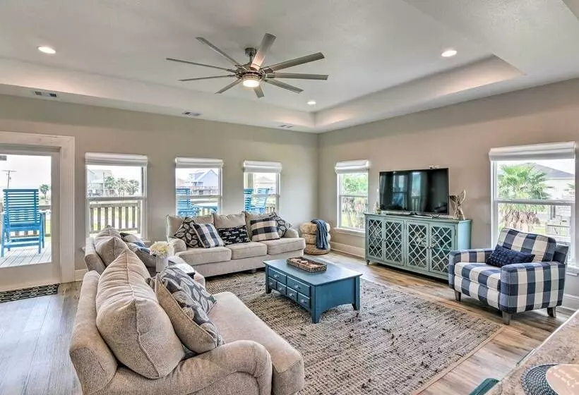 Deck & Ocean Views: Home In Crystal Beach!