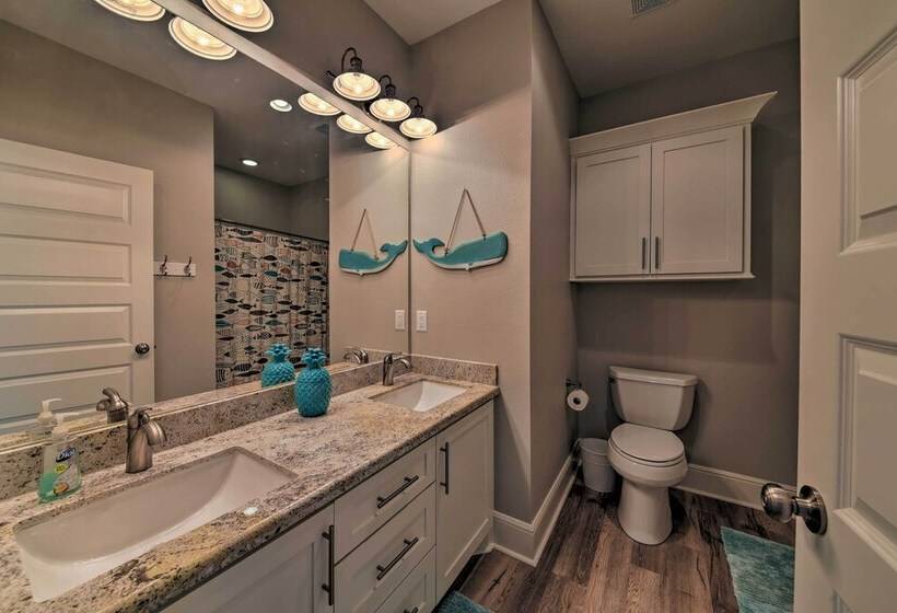 Deck & Ocean Views: Home In Crystal Beach!