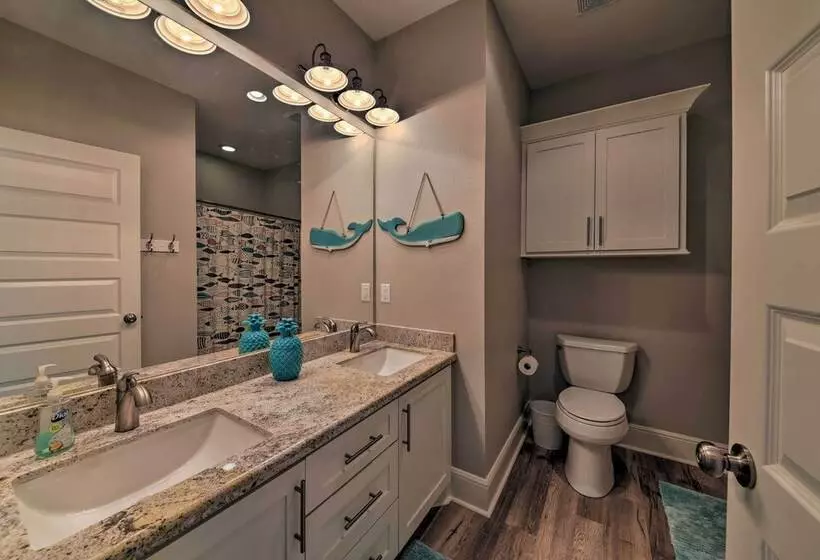 Deck & Ocean Views: Home In Crystal Beach!