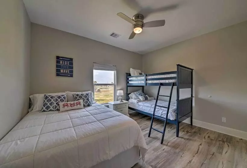 Deck & Ocean Views: Home In Crystal Beach!