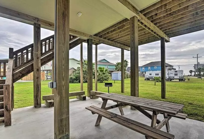 Deck & Ocean Views: Home In Crystal Beach!