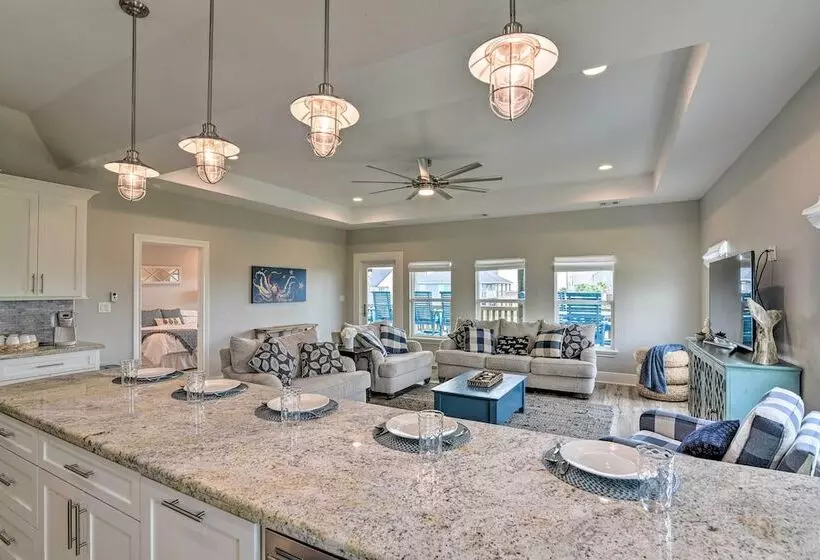 Deck & Ocean Views: Home In Crystal Beach!