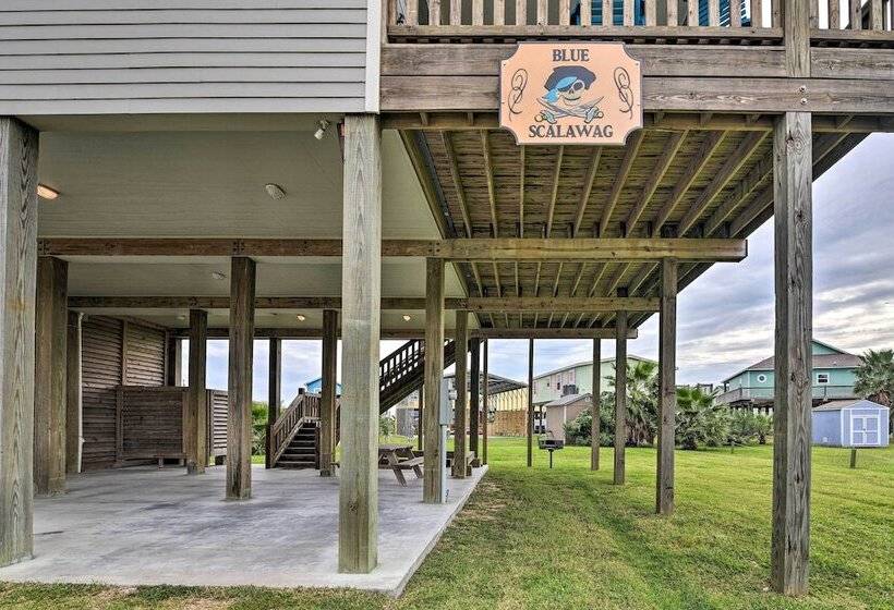 Deck & Ocean Views: Home In Crystal Beach!