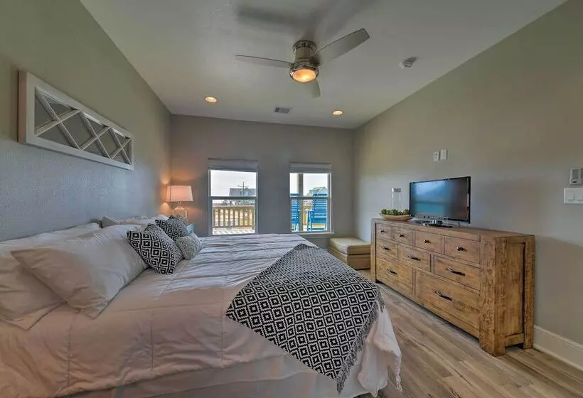 Deck & Ocean Views: Home In Crystal Beach!