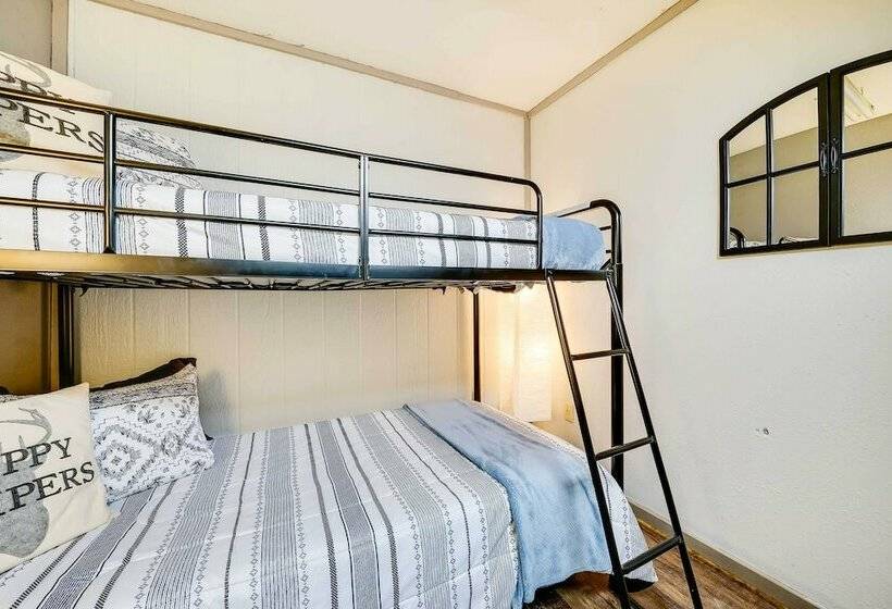 Deer Camp Run Escape W/ Hot Tub & Game Room