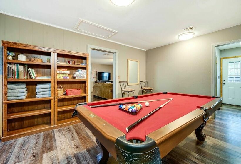 Deer Camp Run Escape W/ Hot Tub & Game Room