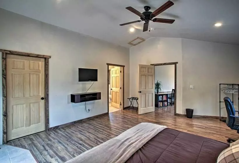 Coeur D Alene Nature Retreat W/ Stunning Views!