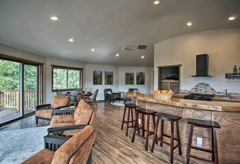 Coeur D Alene Nature Retreat W/ Stunning Views!