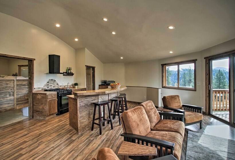 Coeur D Alene Nature Retreat W/ Stunning Views!