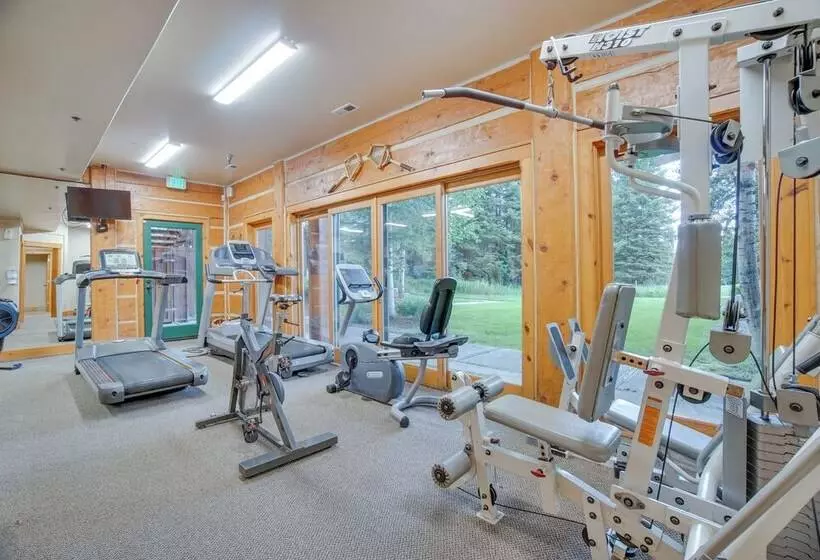 Family Friendly Cabin: Pool Access, Bikes & Games