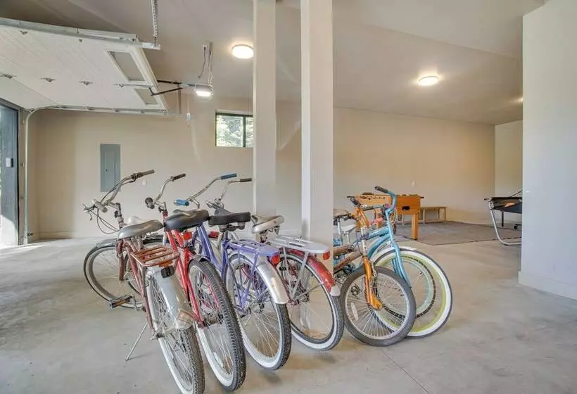 Family Friendly Cabin: Pool Access, Bikes & Games