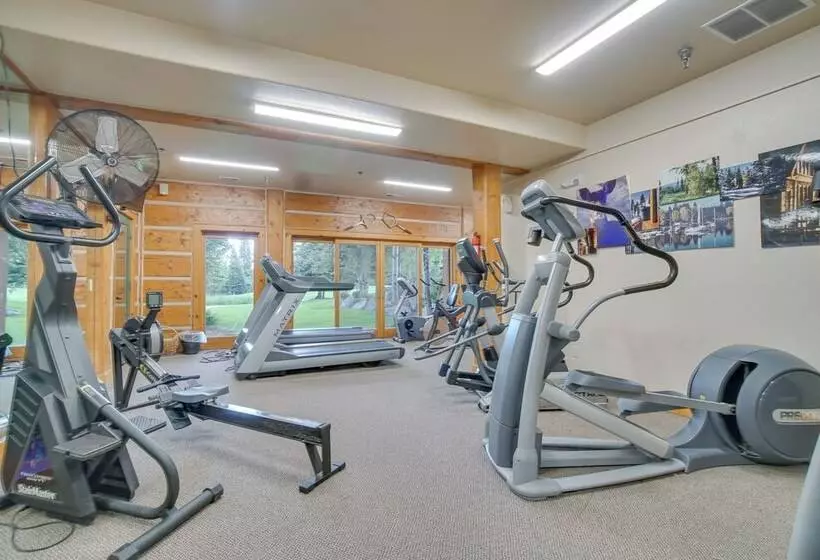 Family Friendly Cabin: Pool Access, Bikes & Games
