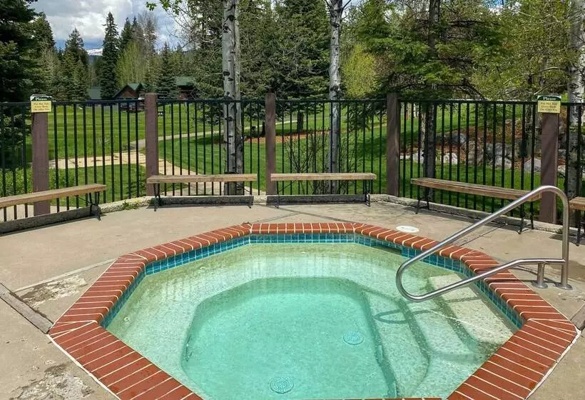 Family Friendly Cabin: Pool Access, Bikes & Games