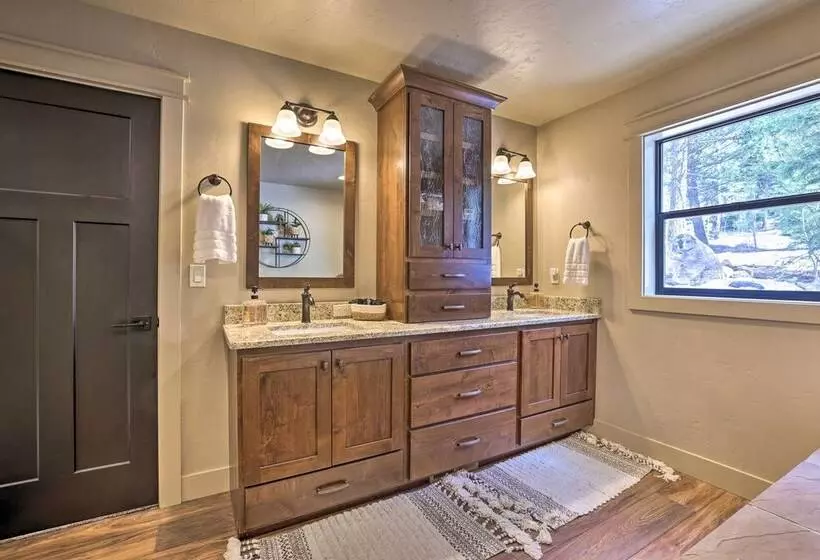 Family Friendly Cabin: Pool Access, Bikes & Games