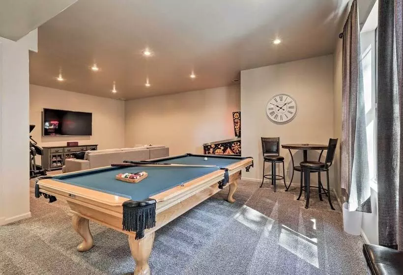 Spacious Flagstaff Home With Fire Pit & Game Room!