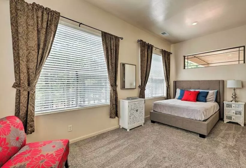 Spacious Flagstaff Home With Fire Pit & Game Room!