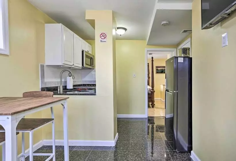 Freeport Guesthouse   Walk To Nautical Mile!