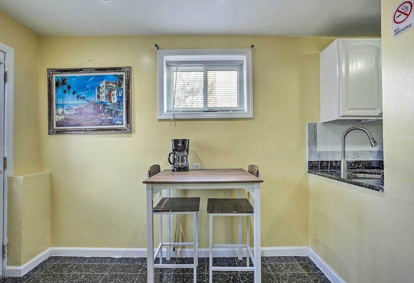 Freeport Guesthouse   Walk To Nautical Mile!