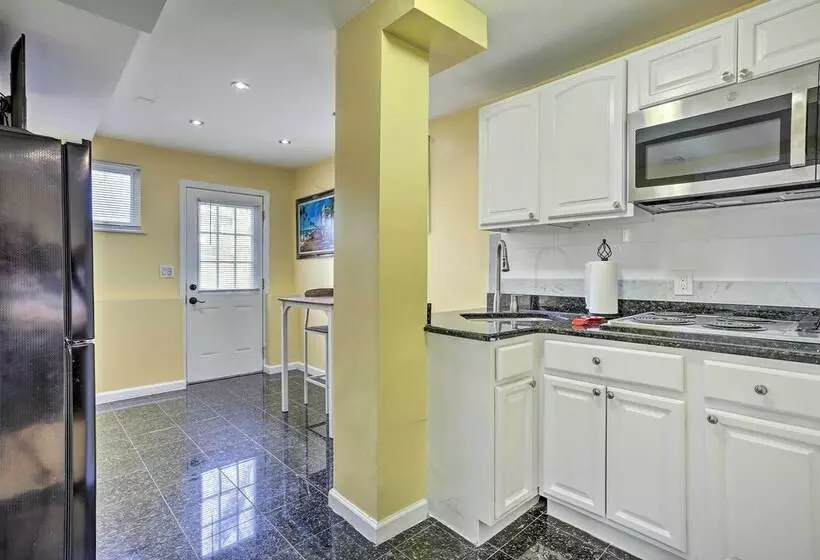 Freeport Guesthouse   Walk To Nautical Mile!