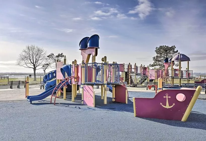 Freeport Guesthouse   Walk To Nautical Mile!