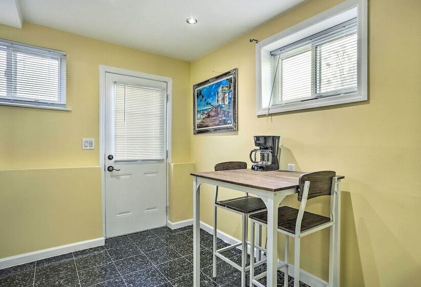 Freeport Guesthouse   Walk To Nautical Mile!