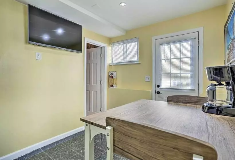 Freeport Guesthouse   Walk To Nautical Mile!