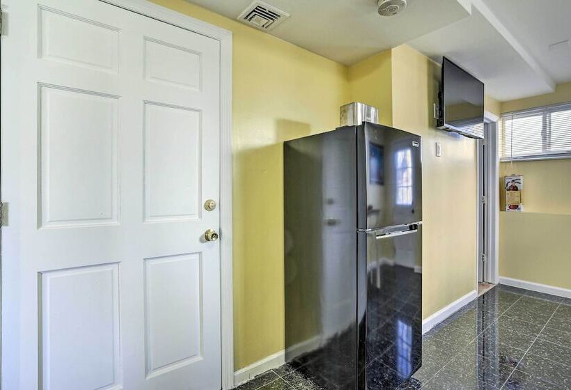 Freeport Guesthouse   Walk To Nautical Mile!