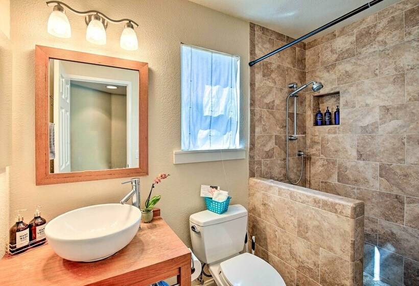 Hilltop Home In Wine Country W/ Hot Tub & Views!